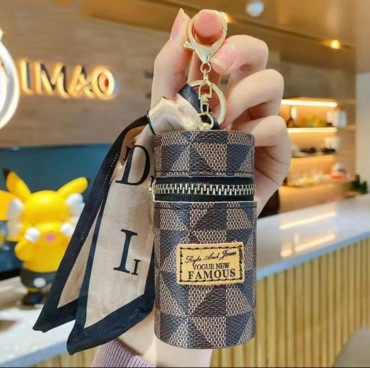 Compact Makeup Lipstick Keychain Organizer (Color May Vary)