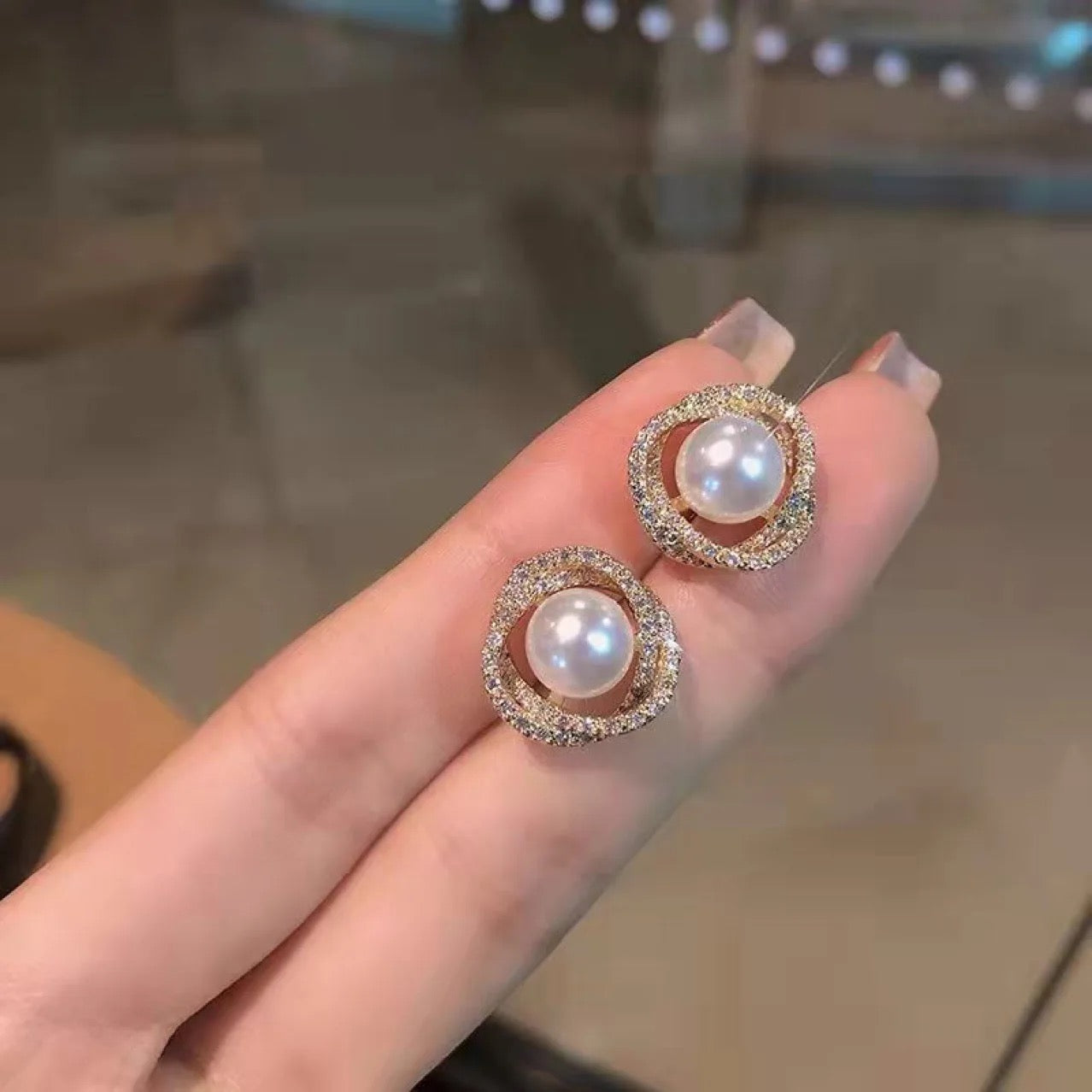 Royal Pearl Glow Earrings