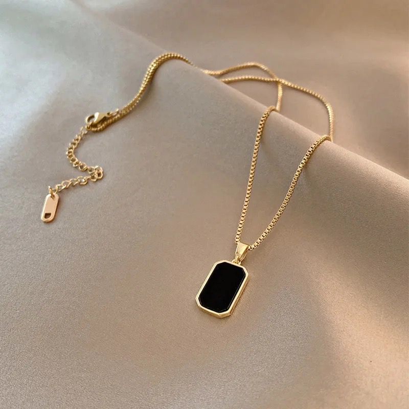 Stylish Metallic Western Black Pendant Necklace With Chain for Women Girls